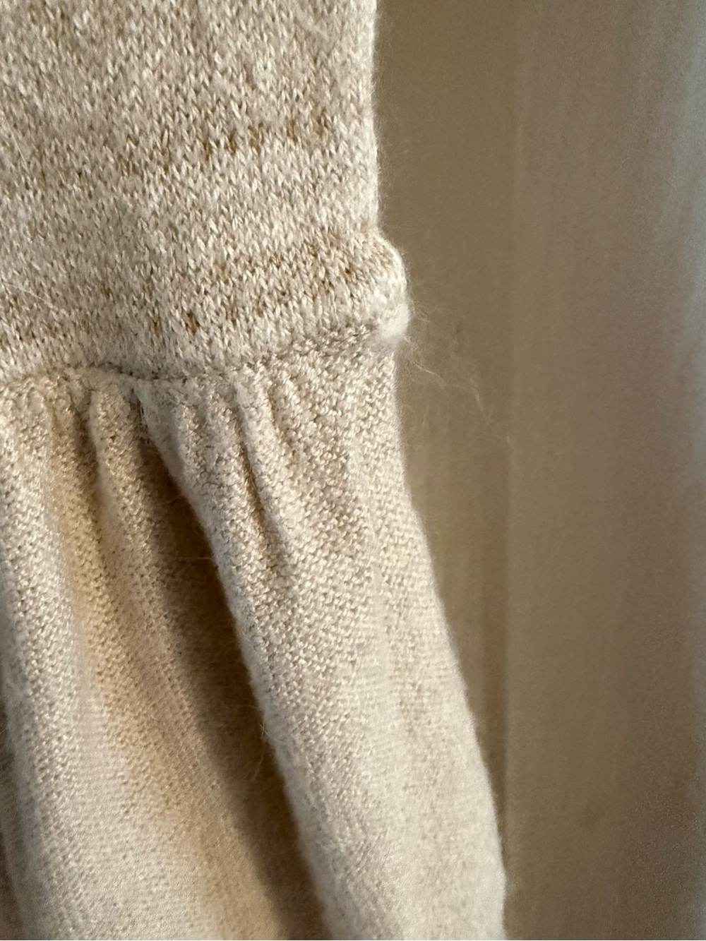 Hollister Y2K Rabbit Hair Blend Babydoll Sweater Top XS Beige 2007/2008 - Picture 6 of 7